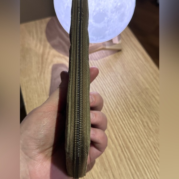 ❤️PRADA NYLON ZIPPY WALLET❤️ - Picture 9 of 14